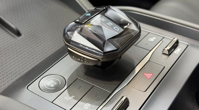 足球新闻：商业视角下的问题与解决方案